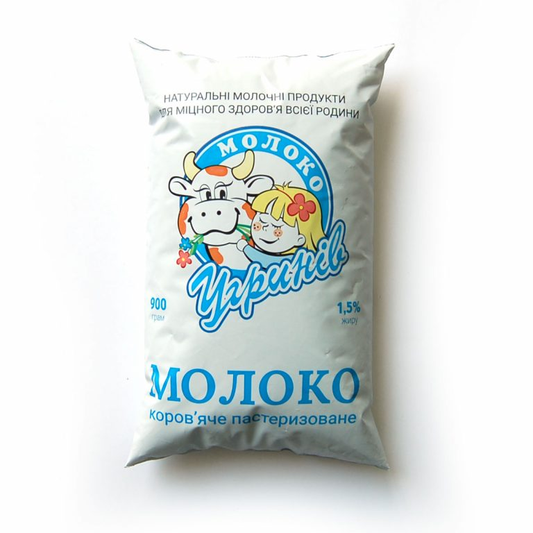 Молоко коров'яче пастеризоване УГРИНІВМОЛОКО 1,5% жиру, 900г, плівка поліетиленова